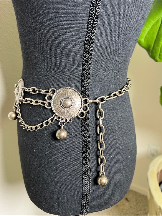 ESCADA Women’s Vintage Chainlink Metal Three-layer Antique Silver Tone Belt main image 6